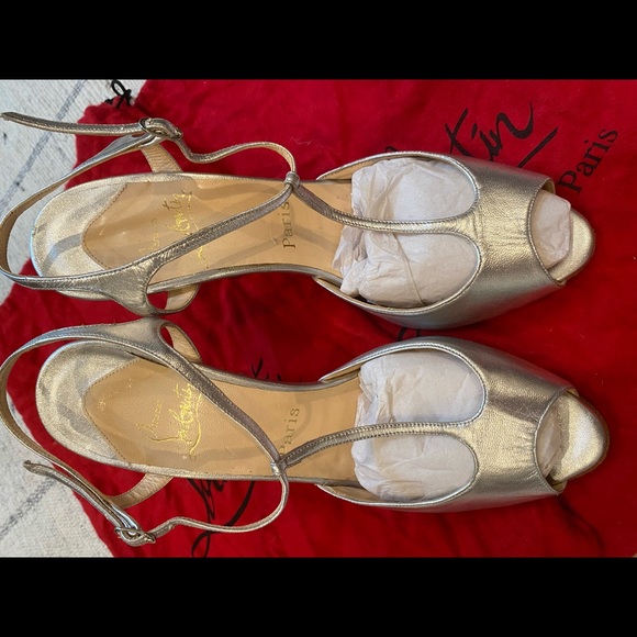 Christian Louboutin Silver T Strap Slingback Heels, RARE, EU 39.5, gently worn - Picture 2 of 10